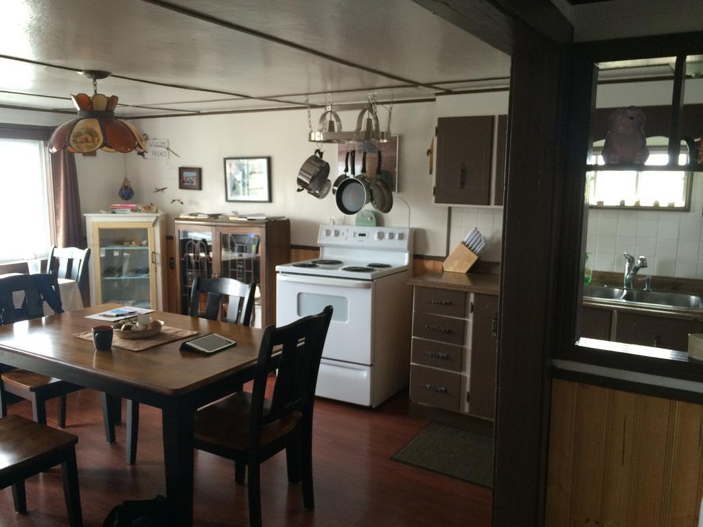 Bird Island B&B Bed And Bubble Elliston Екстериор снимка
